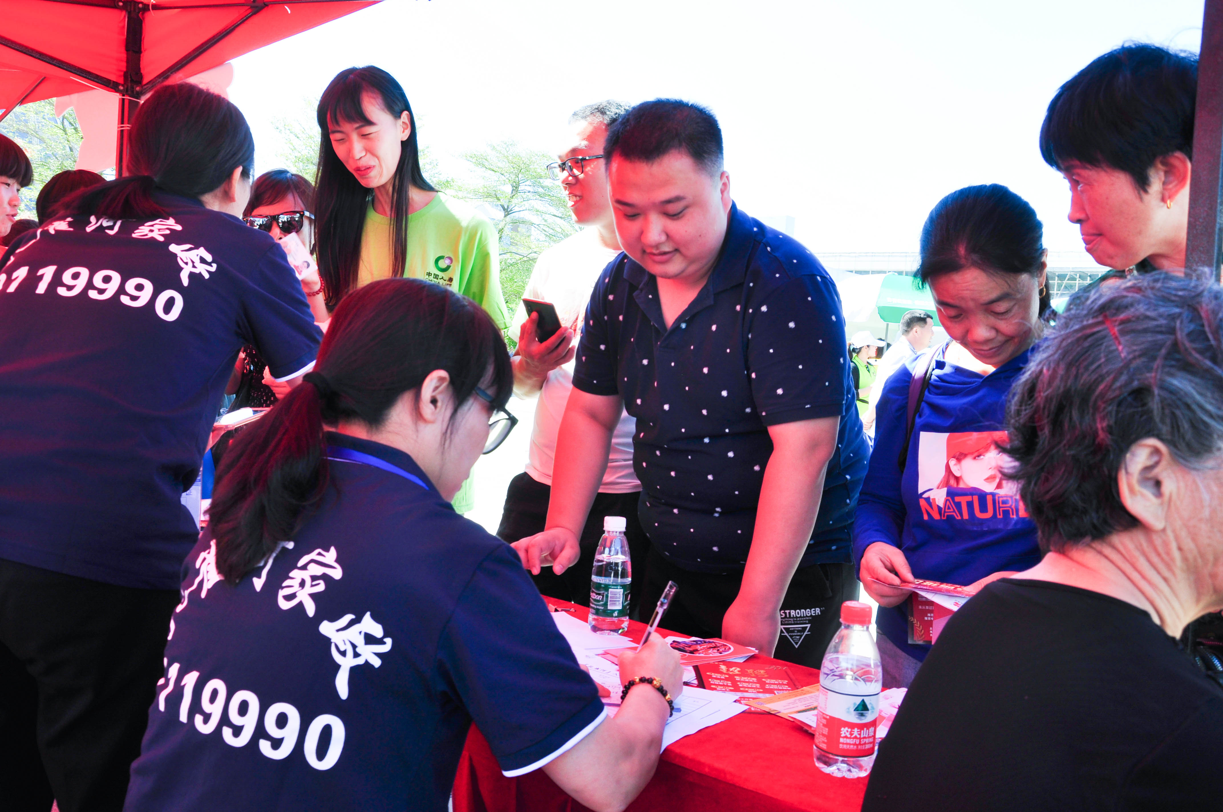 �g��Ц�Z��һ����ʮ�˰���ˇ�R�ψ�������ȸ�������B�T�е����ü�����(ji��)